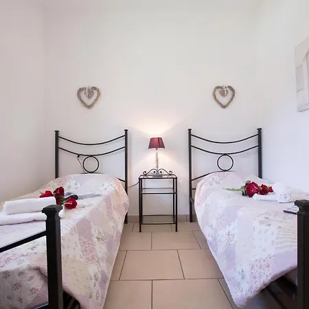 公寓 Sleeps 6 Pool